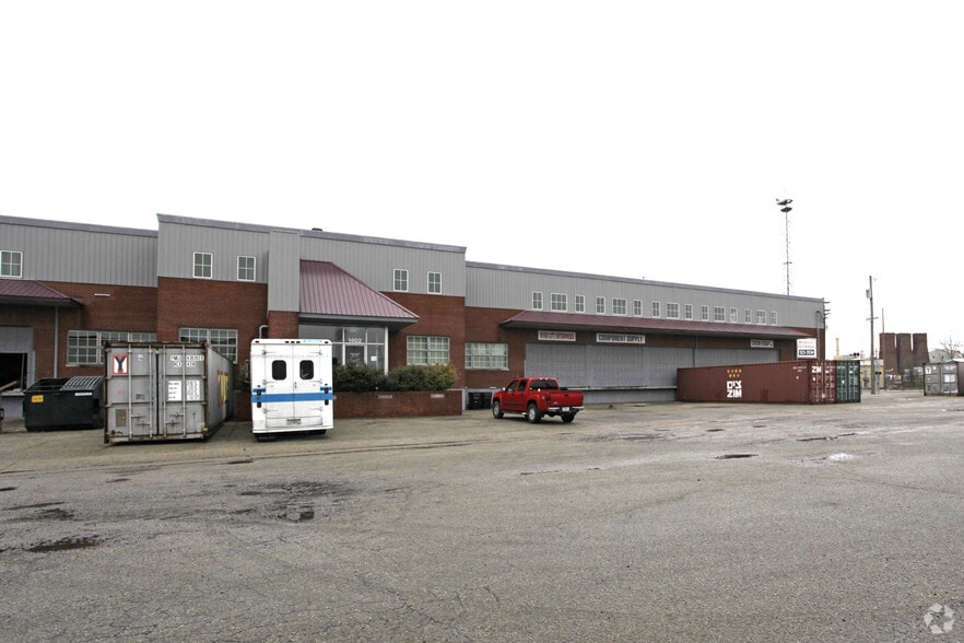 More Photos Of 1402 S 15th St, Louisville Light Distribution For Sale