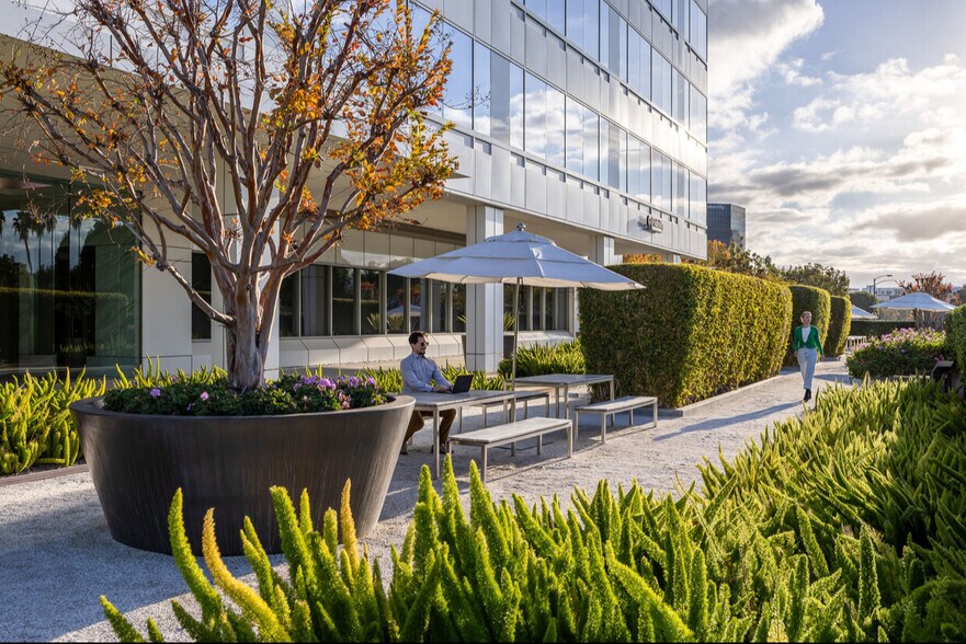 More Photos Of 2211 Michelson Dr, Irvine Office For Lease