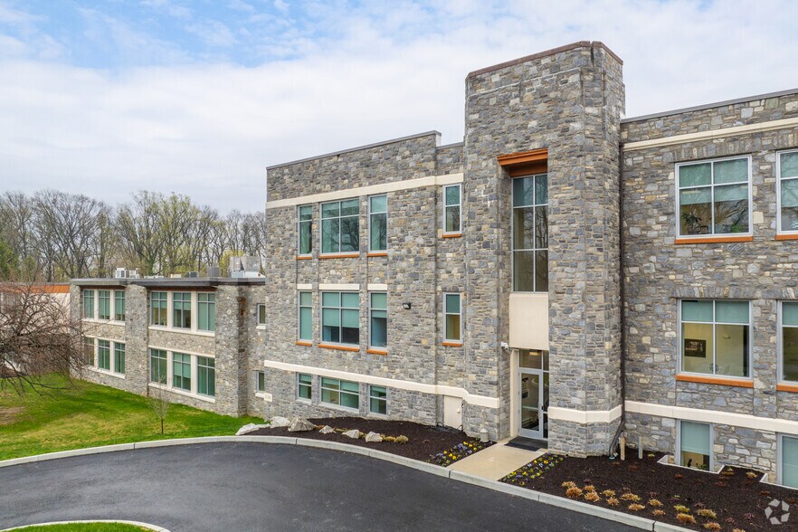 More Photos Of 40 Lloyd Ave, Malvern Office For Lease