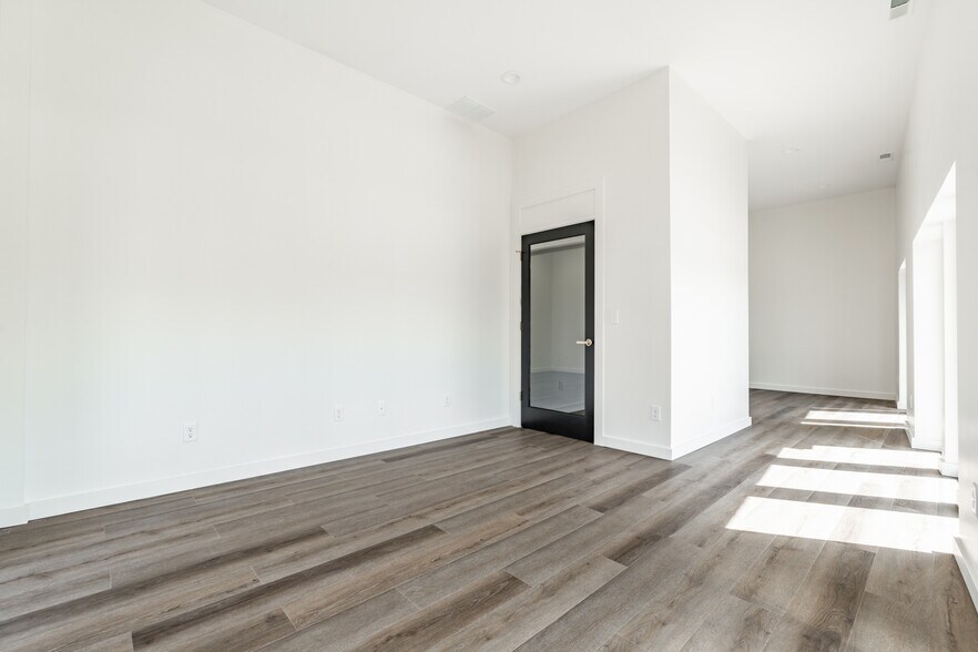 More Photos Of 2506 E Washington St, Indianapolis Storefront Retail Office For Sale