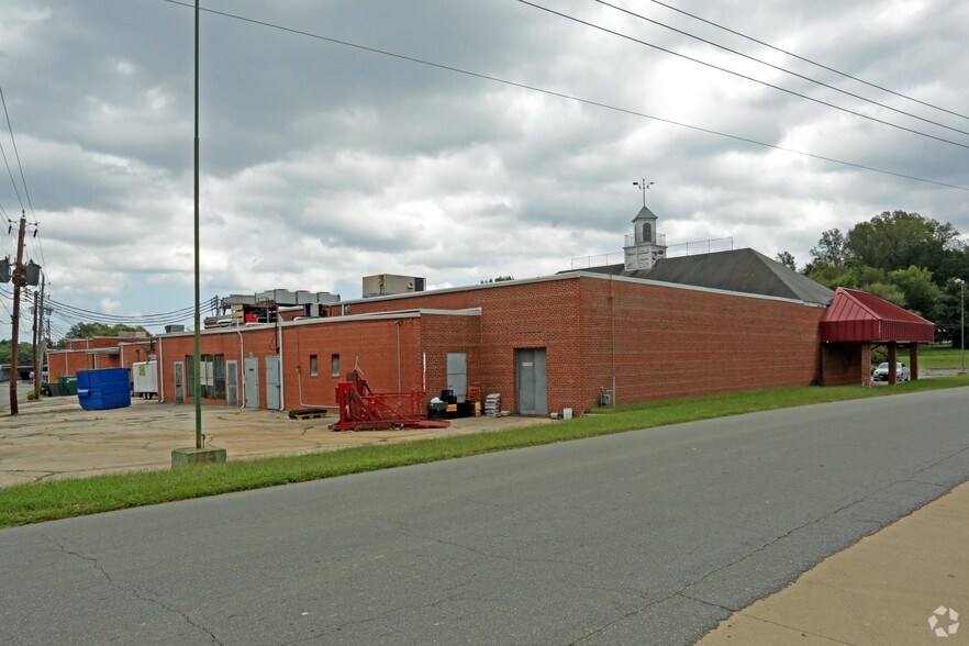 More Photos Of 502-520 W Raleigh St, Siler City Storefront For Lease