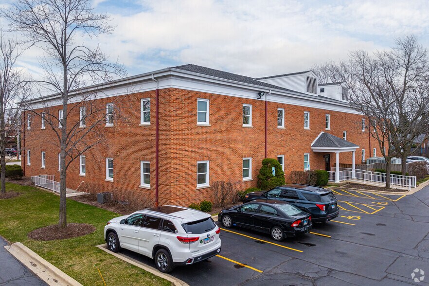 More Photos Of 422 N Northwest Hwy, Park Ridge Office For Sale