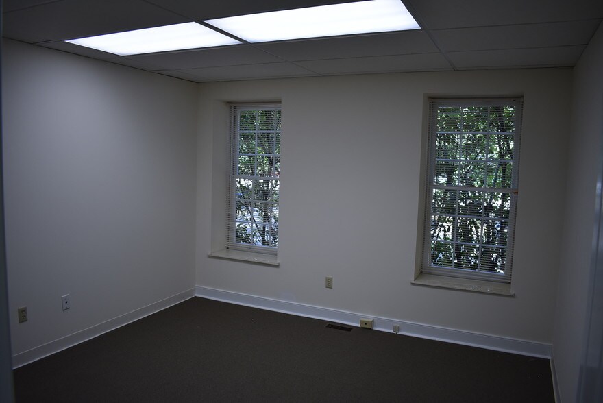 More Photos Of 611 N Courthouse Rd, Richmond Office For Lease