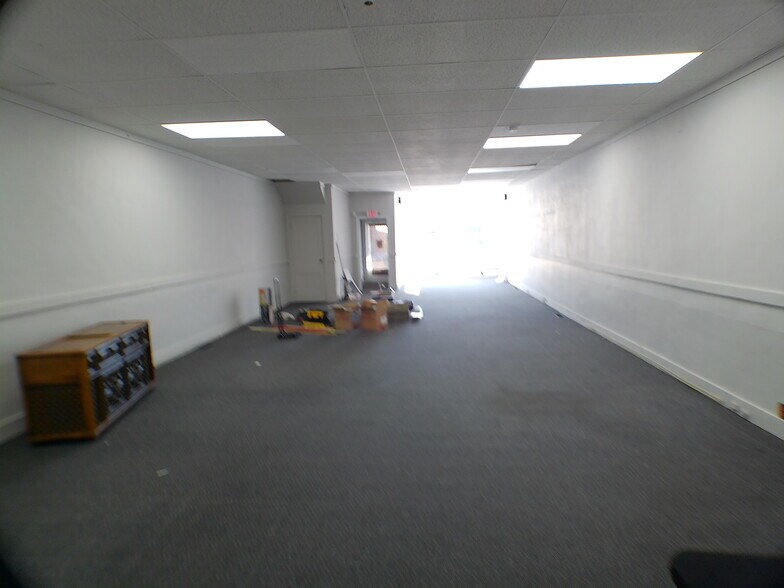 More Photos Of 106 S Anderson St, Elwood Storefront Retail Office For Lease