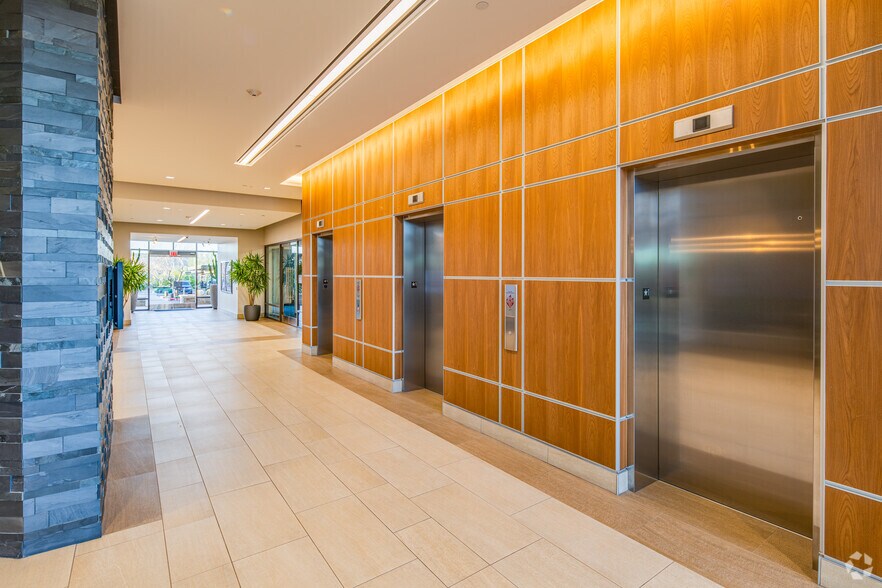 More Photos Of 275 E Rivulon Blvd, Gilbert Office For Lease