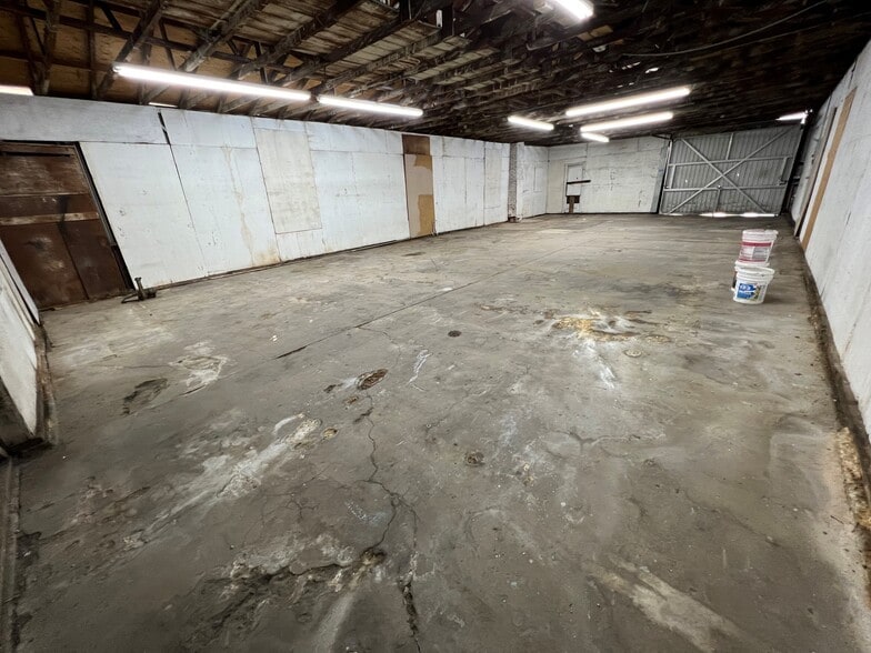 More Photos Of 414 Fernando Ct, Glendale Warehouse For Lease