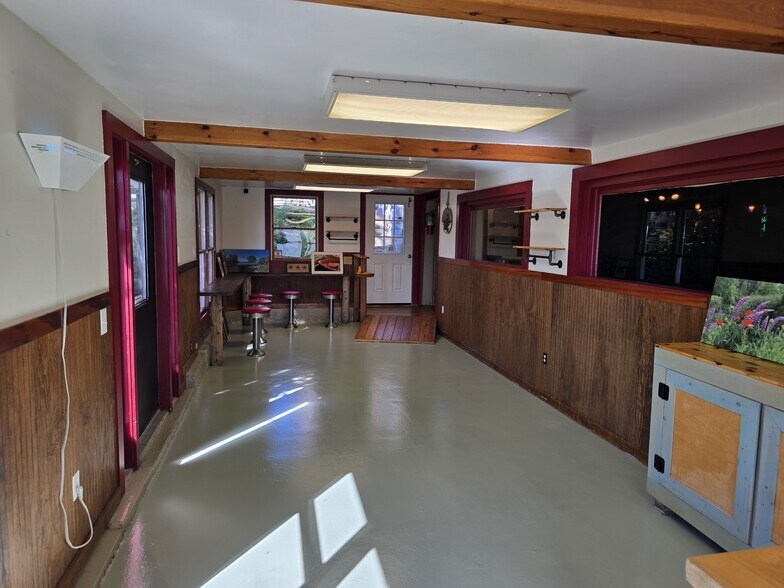 More Photos Of 49 Water St, Wiscasset Storefront Retail Residential For Sale