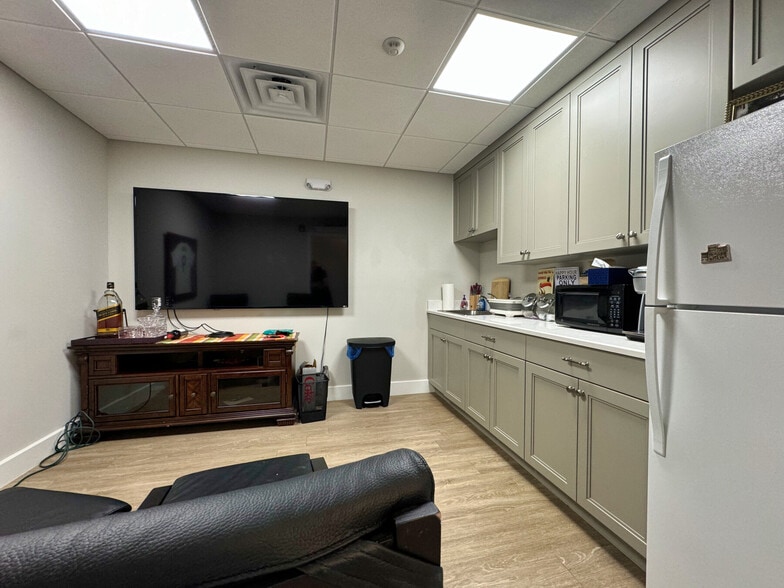 More Photos Of 3976 Destination Dr, Osprey Storefront For Sale