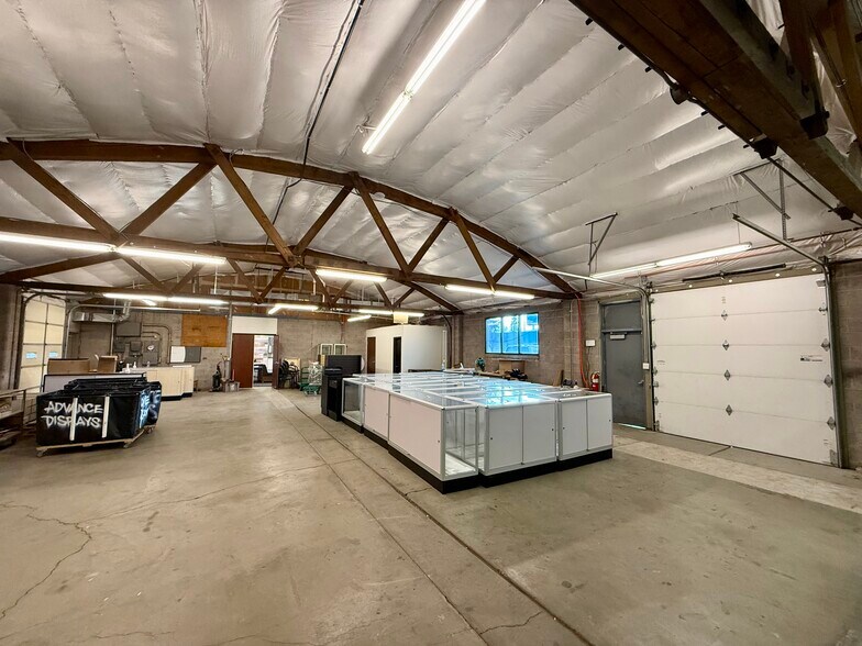 More Photos Of 155 3900 S, South Salt Lake Showroom For Lease