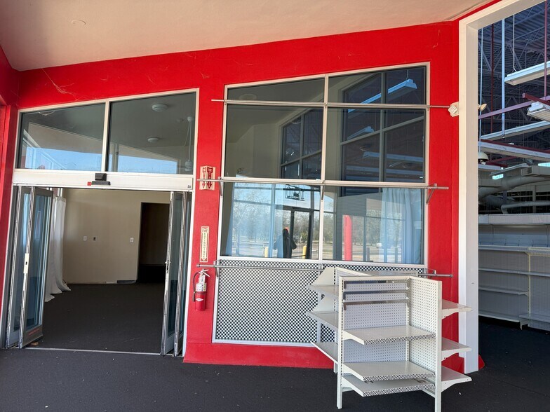 More Photos Of 10175 Tamiami Trl, Punta Gorda General Retail For Sale