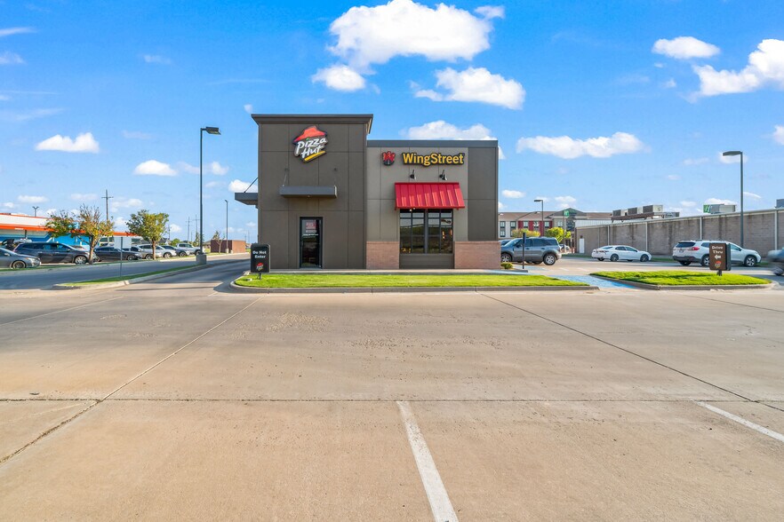 Primary Photo Of 7907 82nd St, Wolfforth Fast Food For Lease