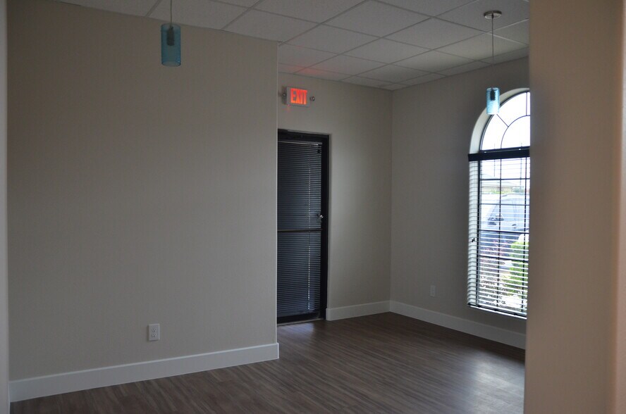 More Photos Of 7115 FM 2920, Spring Unknown For Lease