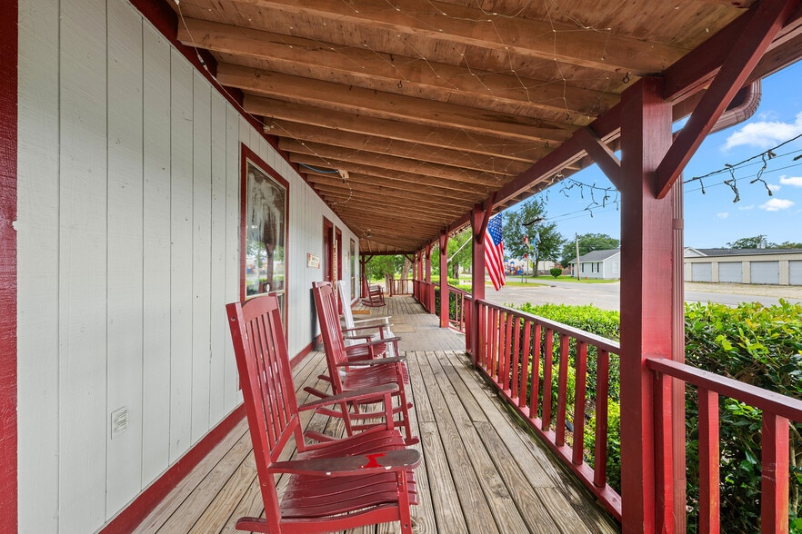 More Photos Of 22288 Pine St, Robertsdale Restaurant For Sale