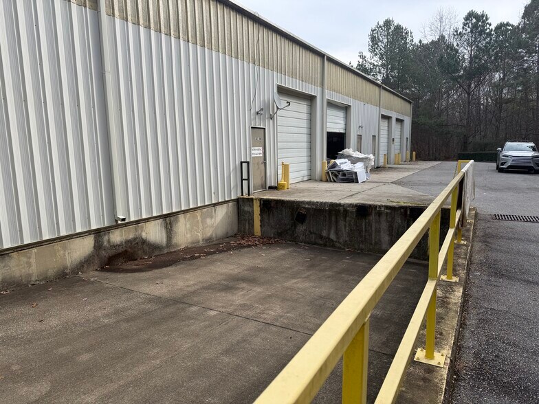 More Photos Of 182 Cleveland Crossing Dr, Garner Showroom For Lease