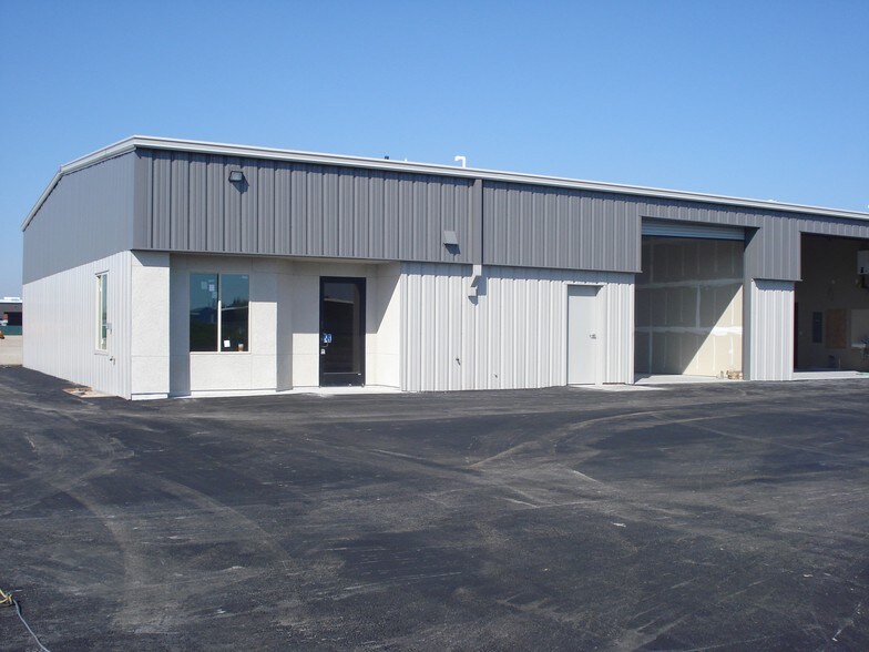 More Photos Of 3635 W Richert Ave, Fresno Warehouse For Lease