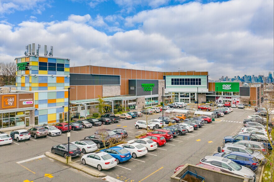 More Photos Of 845 Marine Dr, North Vancouver General Retail For Sale