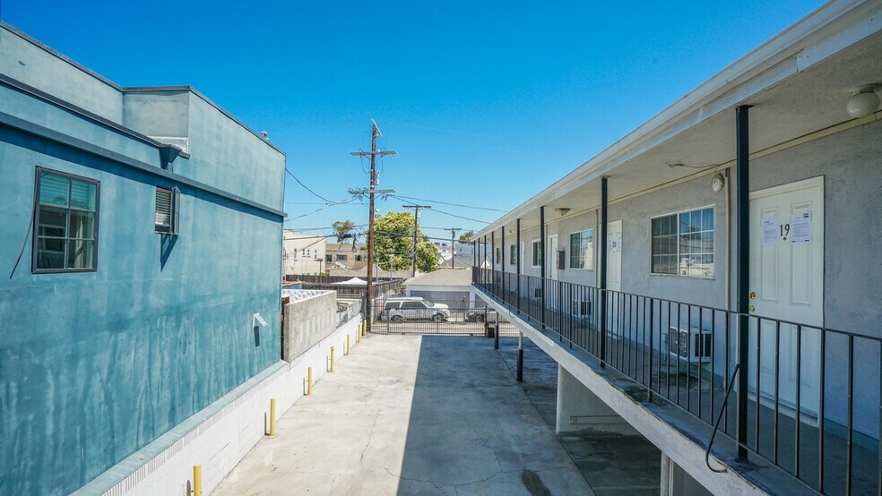 More Photos Of 4905 W Adams Blvd, Los Angeles Apartments For Sale