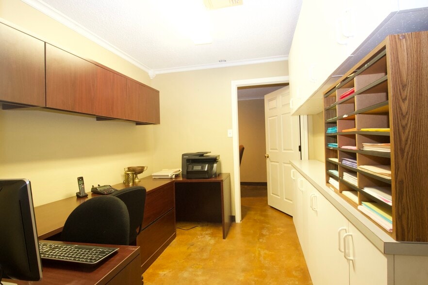 More Photos Of 2320 N Galveston Ave, Pearland Specialty For Sale