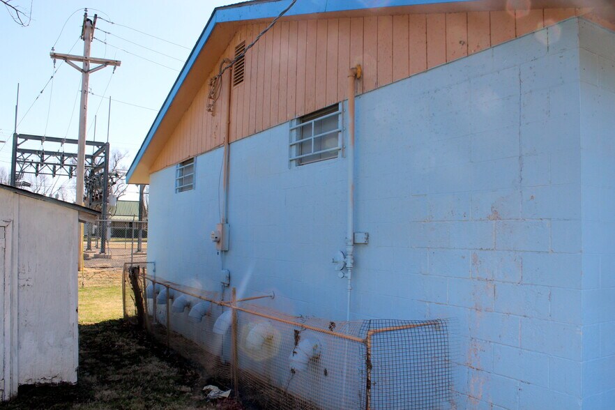 More Photos Of 302 E Third St, Lowry City Freestanding For Sale