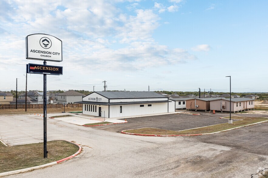 More Photos Of 12980 W US Highway 90, San Antonio Freestanding For Sale