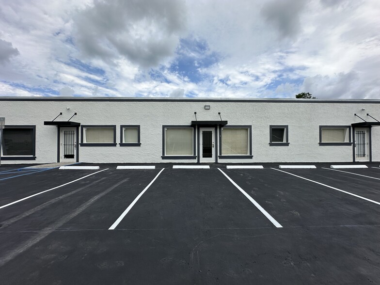 Primary Photo Of 2559 4th St, Fort Myers Warehouse For Lease