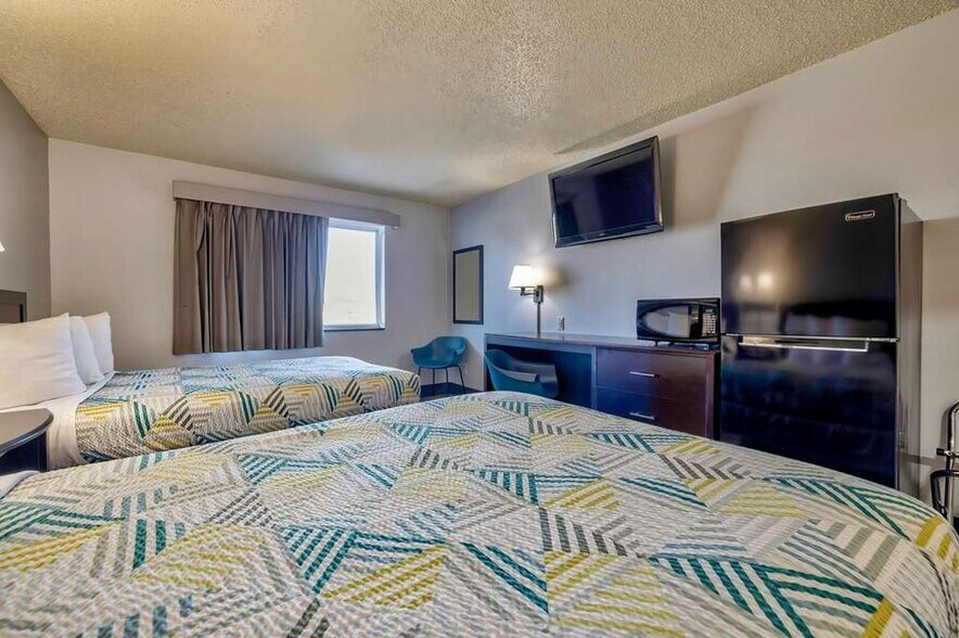 More Photos Of 203 SE 7th St, Stuart Hotel For Sale