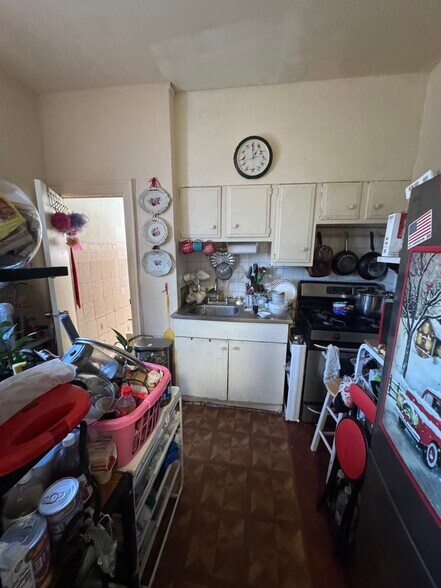 More Photos Of 3431 31st St, Astoria General Retail For Sale