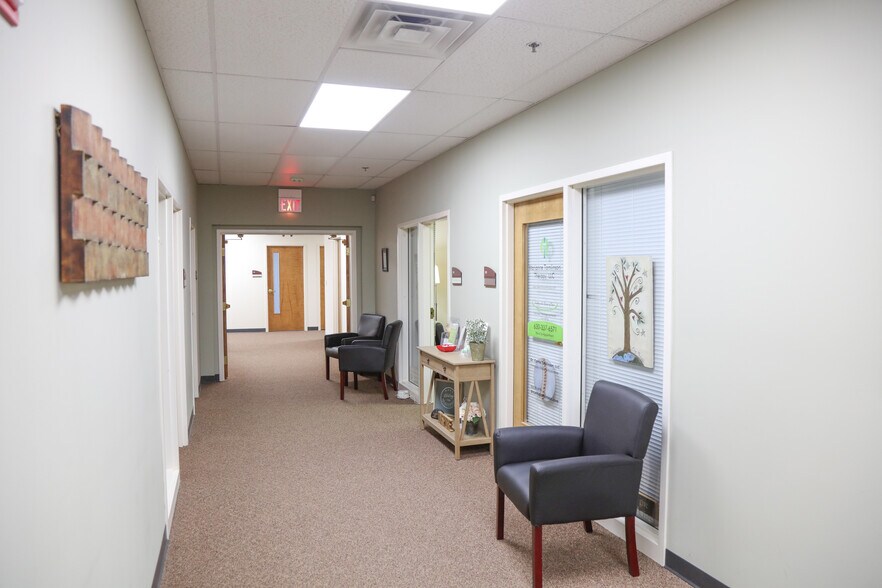 More Photos Of 1605 W Wilson St, Batavia Medical For Lease