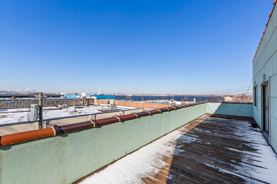 More Photos Of 14-07 113th St, College Point Research And Development For Lease