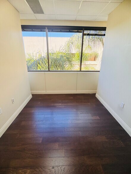 More Photos Of 21731 Ventura Blvd, Woodland Hills Medical For Lease