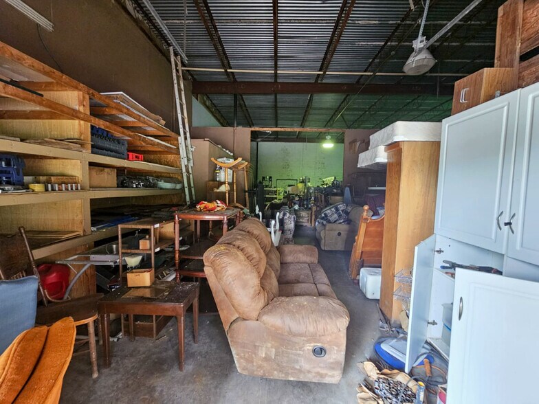 More Photos Of 1420 E Palestine Ave, Palestine Flex For Sale