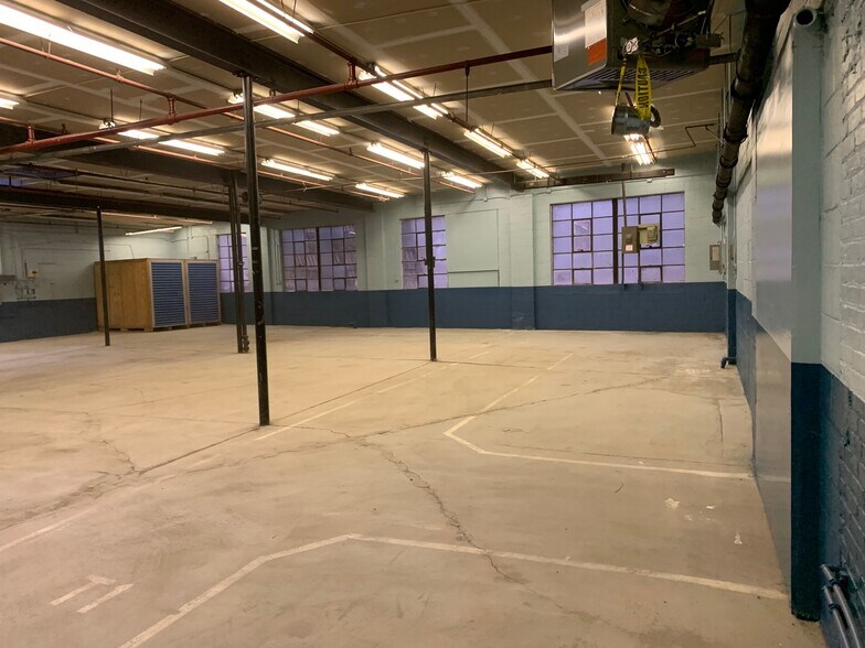 More Photos Of 210-211 Cottage St, Poughkeepsie Warehouse For Lease