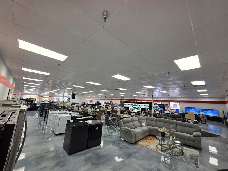 More Photos Of 1028 Gallatin Pike S, Madison Freestanding For Lease