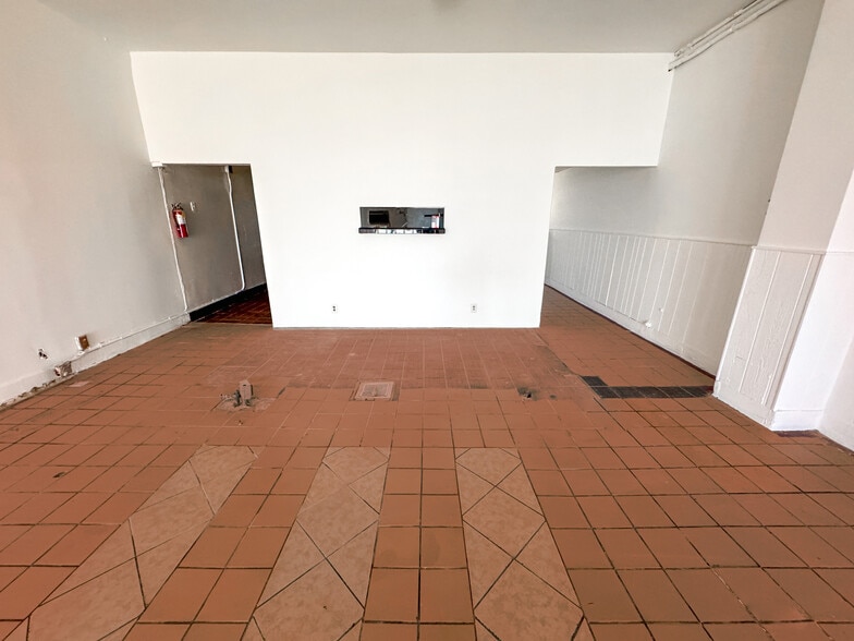 More Photos Of 14525-14529 Vanowen St, Van Nuys Storefront For Lease