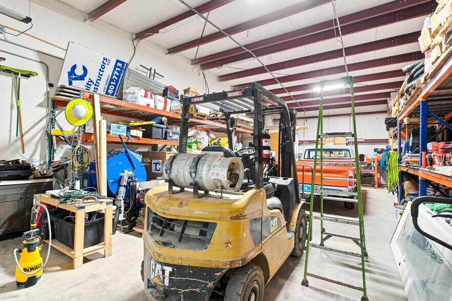 More Photos Of 2450 S US Highway 27/441, Fruitland Park Warehouse For Lease