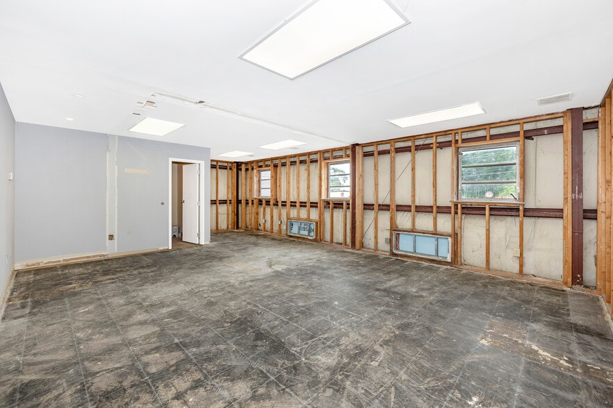 More Photos Of 329 E 2nd St, Frederick Warehouse For Lease