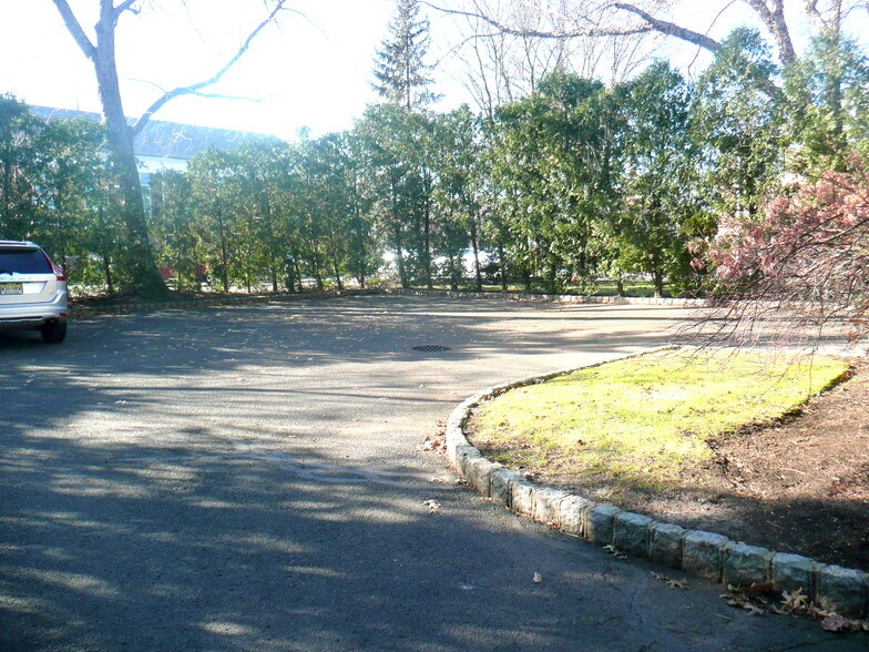 More Photos Of 114 S Euclid Ave, Westfield Office For Sale