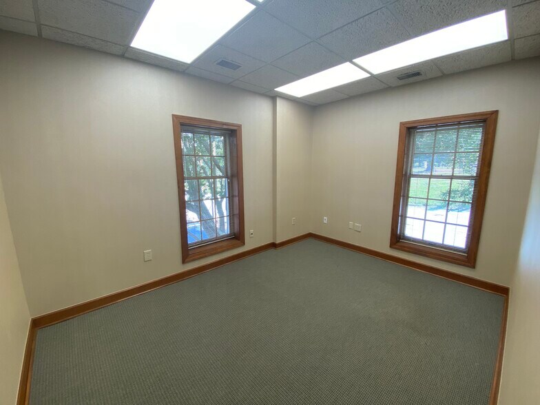 More Photos Of 901 Battleground Ave, Greensboro Office For Lease