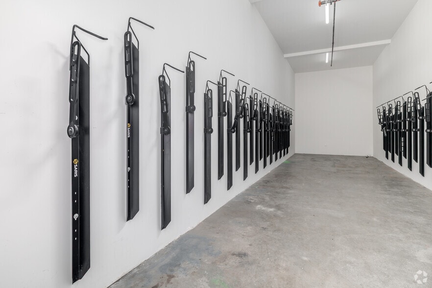 More Photos Of 300 W 60th St, Los Angeles Apartments For Sale