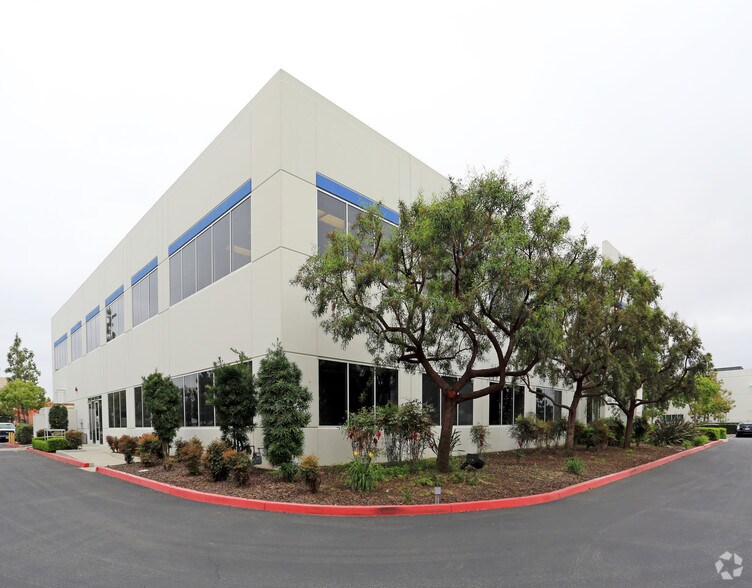 More Photos Of 6 Cushing, Irvine Light Manufacturing For Sale