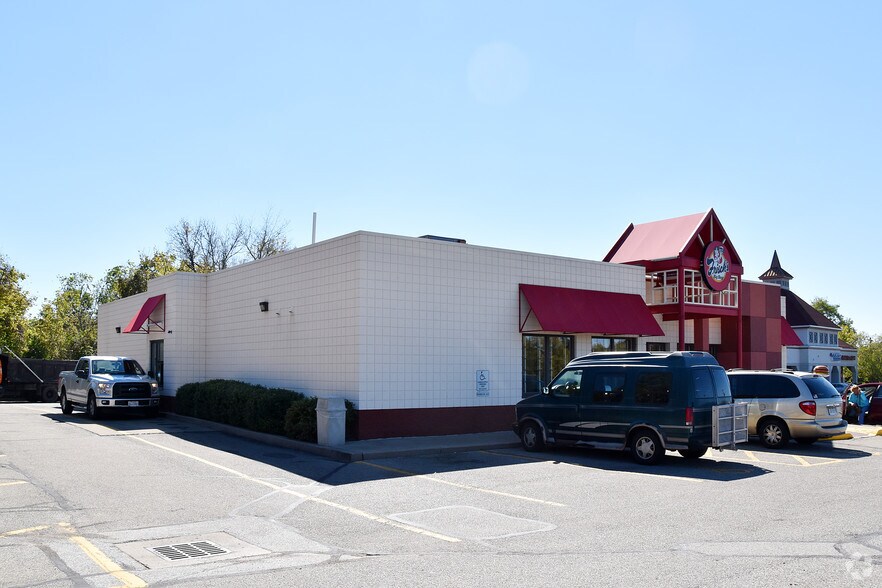 More Photos Of 663 Justice Ct, Loveland Restaurant For Lease
