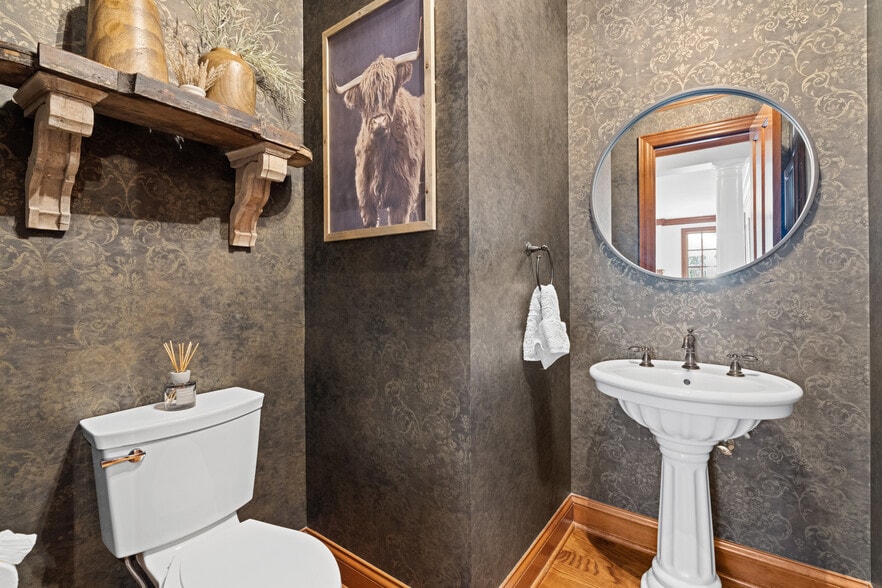 More Photos Of 5455 Plantation Rd, Sunbury Lodge Meeting Hall For Sale
