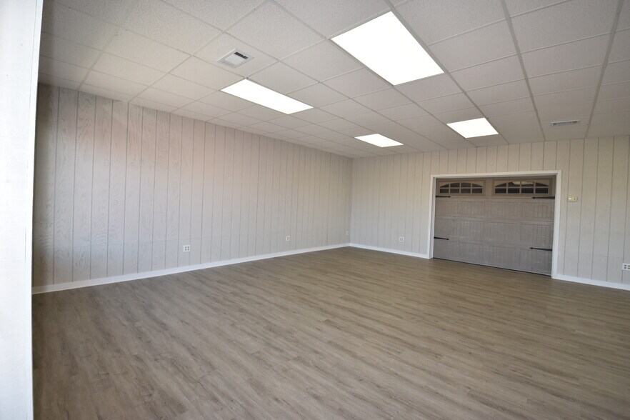 More Photos Of 1429 W US Highway 40, Greenfield Showroom For Lease