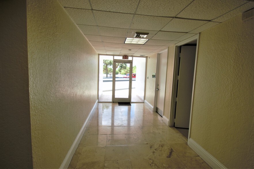More Photos Of 2701 W Oakland Park Blvd, Oakland Park Office For Sale