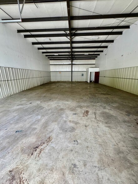 More Photos Of 2514 C-2514 E N Fayetteville St, Randleman Warehouse For Lease