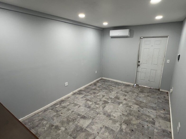 More Photos Of 6745 N Old Dixie Hwy, Fort Pierce Warehouse For Lease