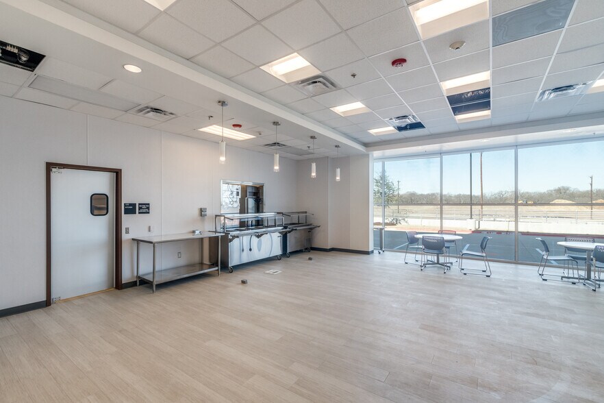 More Photos Of 6601 W University Dr, McKinney Hospital For Lease