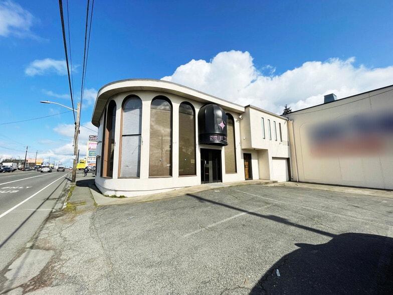 Primary Photo Of 14000 Aurora Ave N, Seattle Auto Repair For Lease