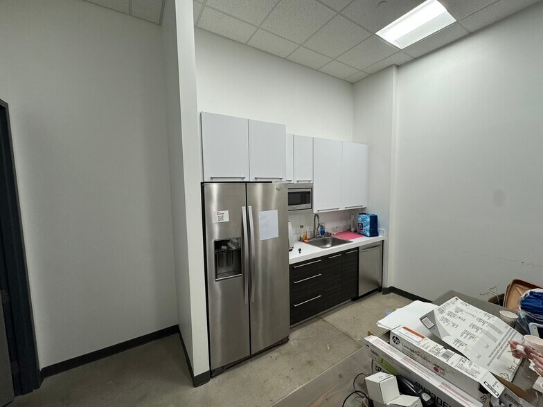 More Photos Of 1455 Rail Head Blvd, Naples Warehouse For Lease