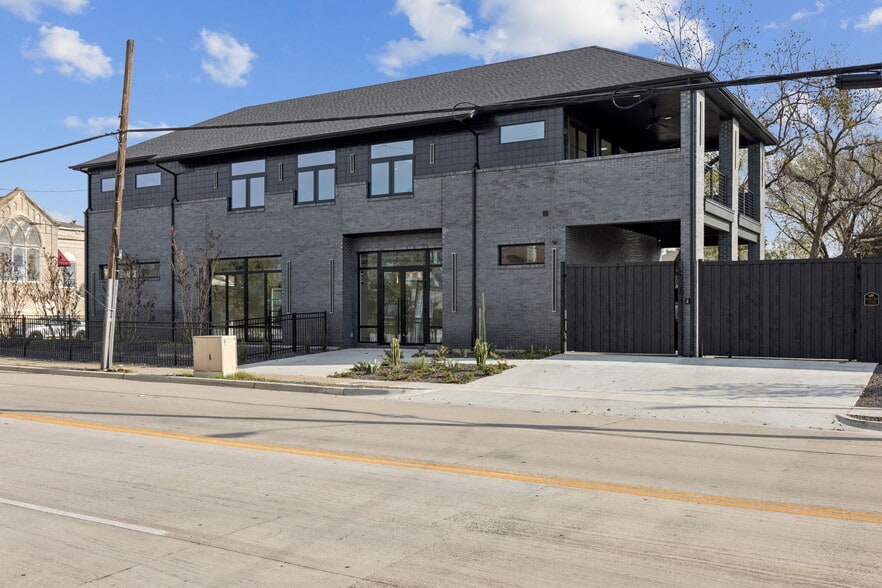 Primary Photo Of 446 Tyler St, Dallas Office For Sale